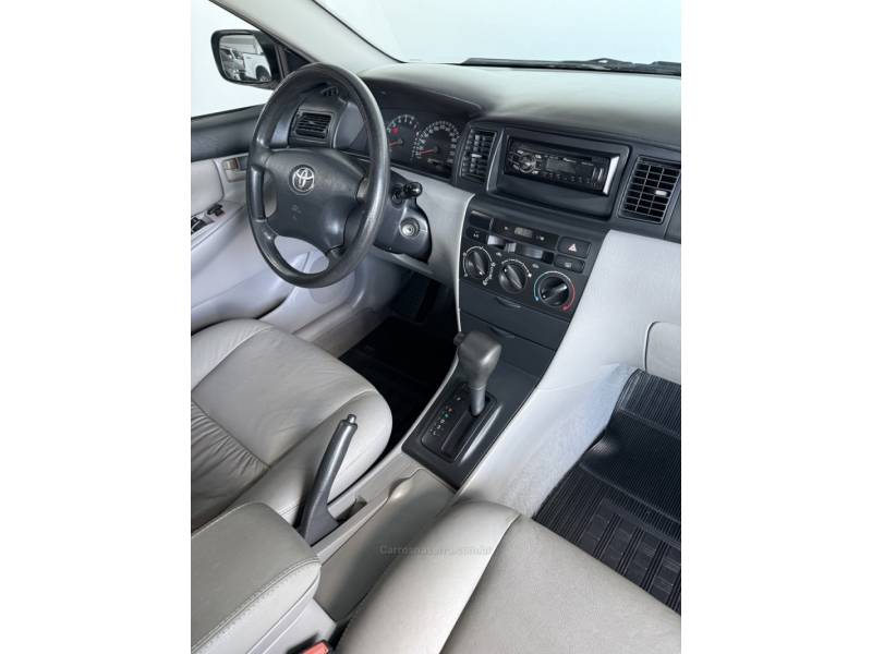TOYOTA - COROLLA - 2004/2005 - Prata - R$ 38.000,00