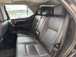 TOYOTA - HILUX SW4 - 2020/2021 - Preta - R$ 280.000,00
