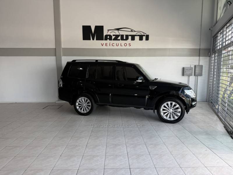 MITSUBISHI - PAJERO FULL - 2016/2016 - Preta - Sob Consulta
