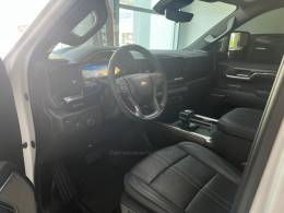 CHEVROLET - SILVERADO - 2023/2024 - Branca - R$ 470.000,00