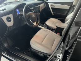 TOYOTA - COROLLA - 2017/2018 - Preta - R$ 103.000,00