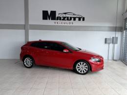 VOLVO - V40 - 2015/2015 - Vermelha - R$ 72.000,00