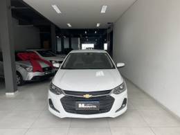 CHEVROLET - ONIX - 2022/2023 - Branca - R$ 95.000,00