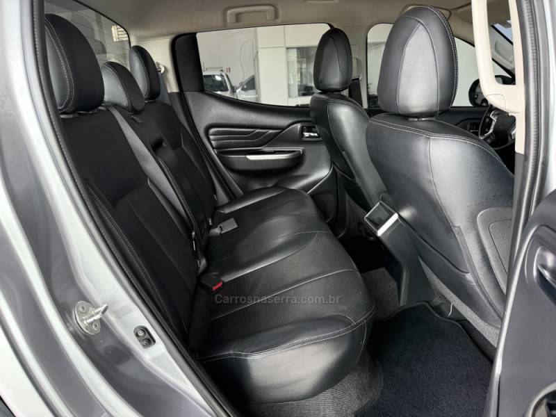 MITSUBISHI - L200 TRITON - 2022/2023 - Prata - R$ 210.000,00