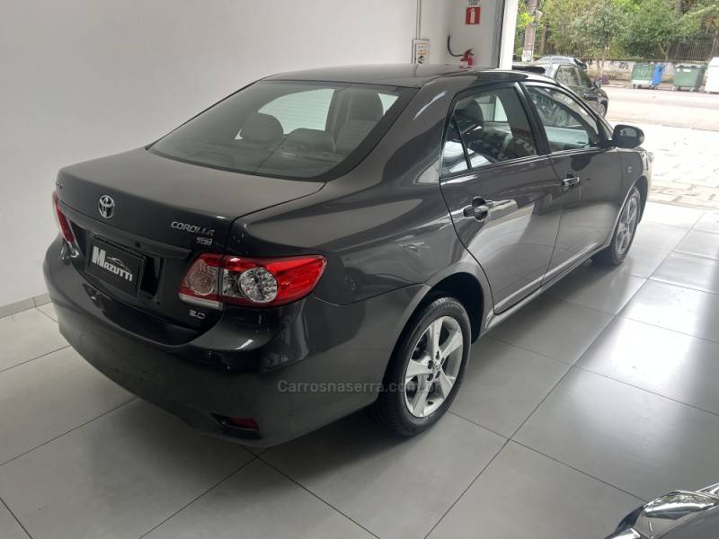 TOYOTA - COROLLA - 2013/2014 - Cinza - R$ 70.000,00