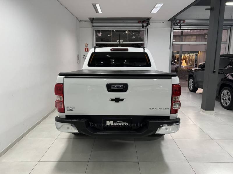 CHEVROLET - S10 - 2022/2023 - Branca - R$ 192.000,00