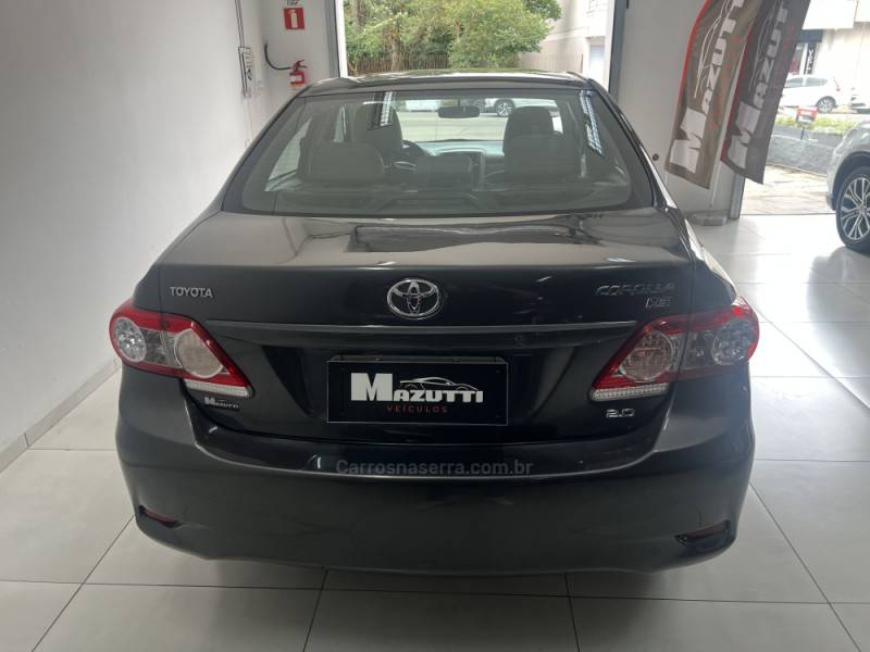 TOYOTA - COROLLA - 2013/2014 - Cinza - R$ 70.000,00