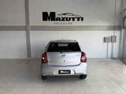 TOYOTA - ETIOS - 2020/2021 - Prata - R$ 79.000,00