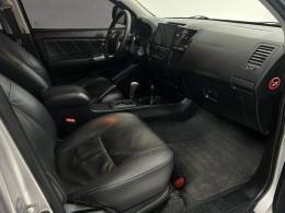 TOYOTA - HILUX - 2013/2014 - Prata - R$ 142.000,00