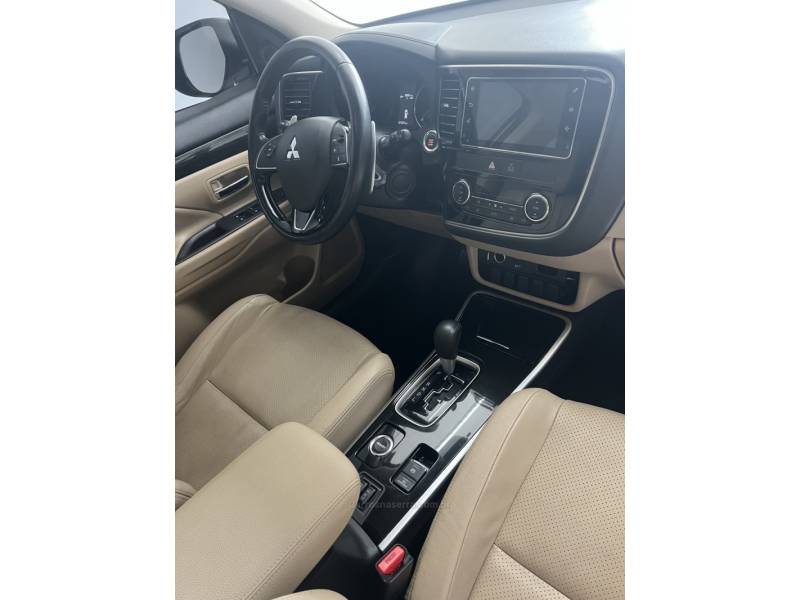 MITSUBISHI - OUTLANDER - 2018/2018 - Branca - R$ 151.900,00