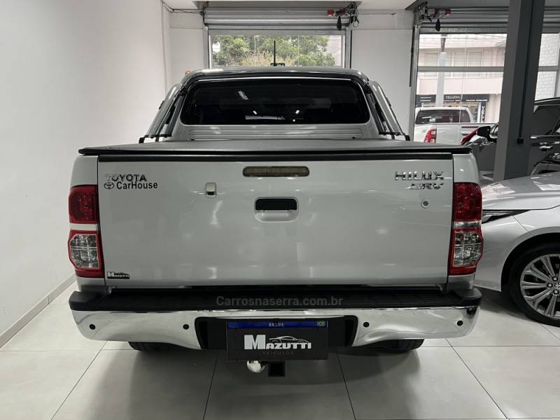 TOYOTA - HILUX - 2013/2014 - Prata - R$ 142.000,00