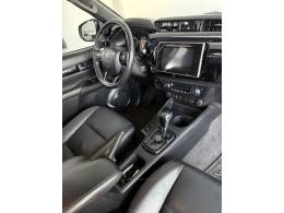TOYOTA - HILUX - 2018/2019 - Prata - R$ 205.000,00