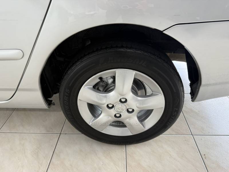 TOYOTA - COROLLA - 2004/2005 - Prata - R$ 38.000,00