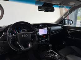 TOYOTA - COROLLA - 2015/2015 - Cinza - R$ 85.000,00
