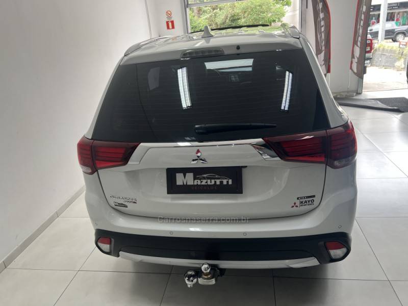 MITSUBISHI - OUTLANDER - 2018/2018 - Branca - R$ 151.900,00