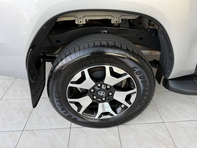 TOYOTA - HILUX - 2018/2019 - Prata - R$ 205.000,00