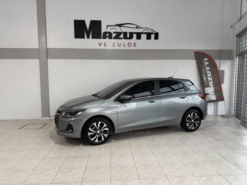 CHEVROLET - ONIX - 2024/2025 - Prata - R$ 112.000,00