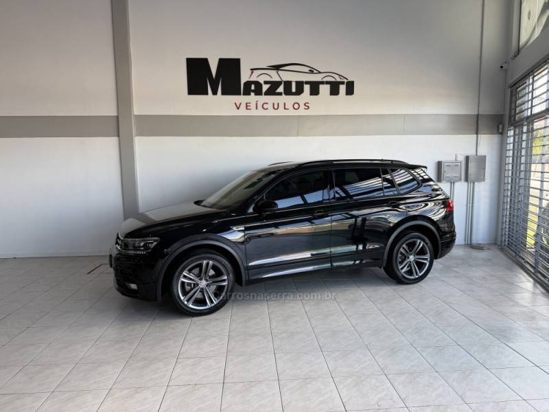 VOLKSWAGEN - TIGUAN - 2021/2021 - Preta - R$ 184.000,00