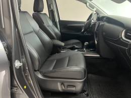 TOYOTA - HILUX SW4 - 2020/2021 - Cinza - Sob Consulta