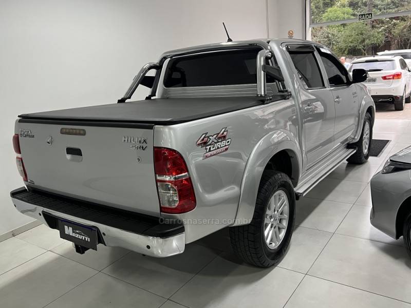 TOYOTA - HILUX - 2013/2014 - Prata - R$ 142.000,00