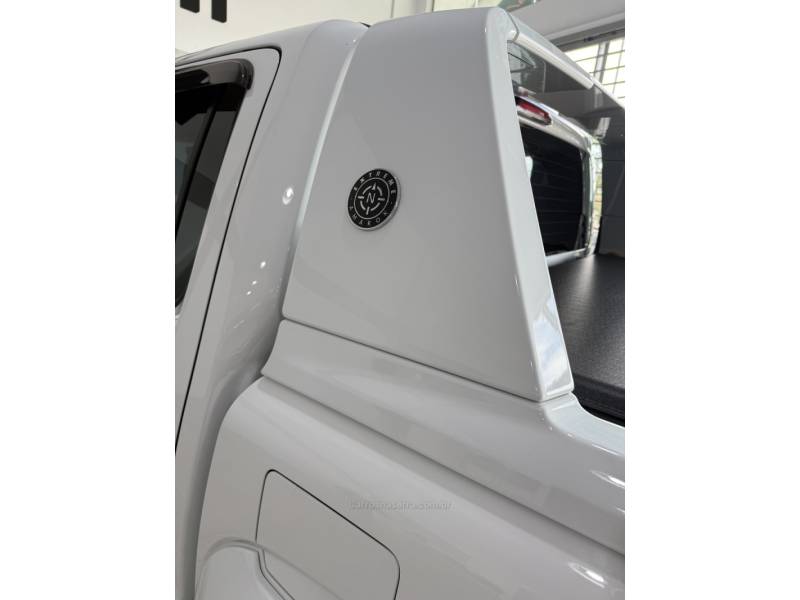 VOLKSWAGEN - AMAROK - 2024/2025 - Branca - R$ 310.000,00