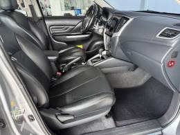 MITSUBISHI - L200 TRITON - 2022/2023 - Prata - R$ 210.000,00