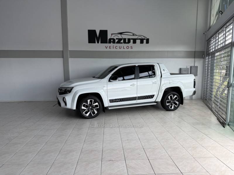 VOLKSWAGEN - AMAROK - 2024/2025 - Branca - R$ 310.000,00