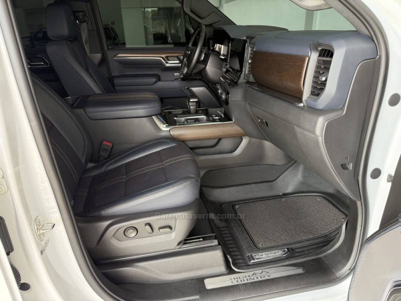 CHEVROLET - SILVERADO - 2023/2024 - Branca - Sob Consulta