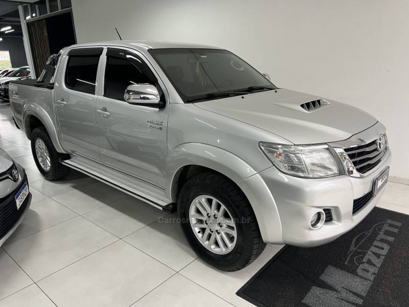 TOYOTA - HILUX - 2013/2014 - Prata - R$ 142.000,00