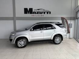 TOYOTA - HILUX SW4 - 2012/2013 - Prata - Sob Consulta