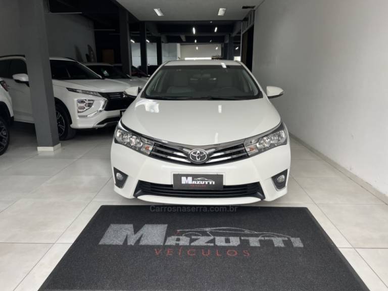 TOYOTA - COROLLA - 2015/2016 - Branca - Sob Consulta