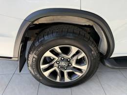 TOYOTA - HILUX SW4 - 2023/2024 - Branca - R$ 388.000,00