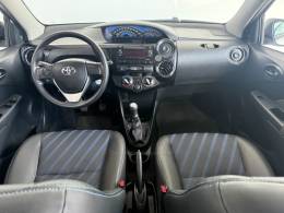 TOYOTA - ETIOS - 2015/2015 - Branca - R$ 47.000,00