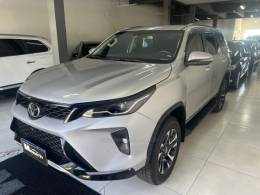 TOYOTA - HILUX SW4 - 2023/2024 - Prata - R$ 355.000,00