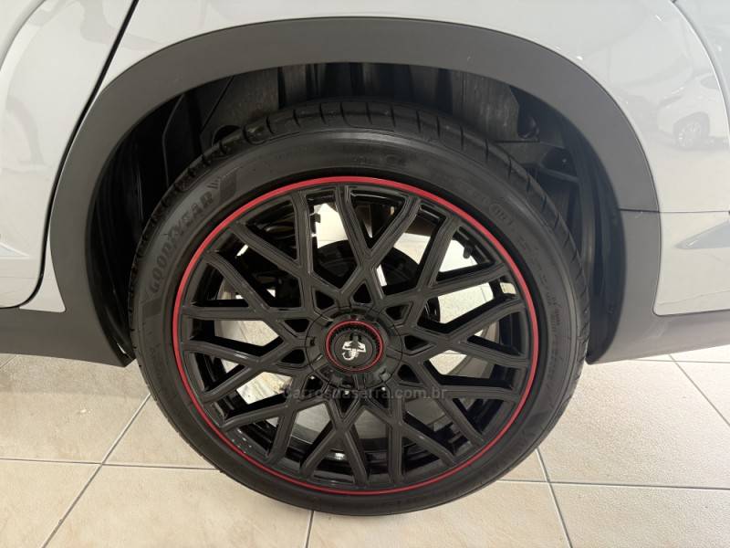 FIAT - FASTBACK - 2025/2025 - Cinza - R$ 147.000,00