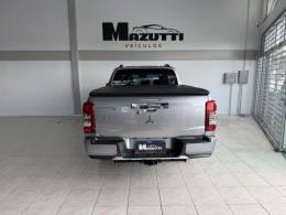 MITSUBISHI - L200 TRITON - 2022/2023 - Prata - R$ 210.000,00
