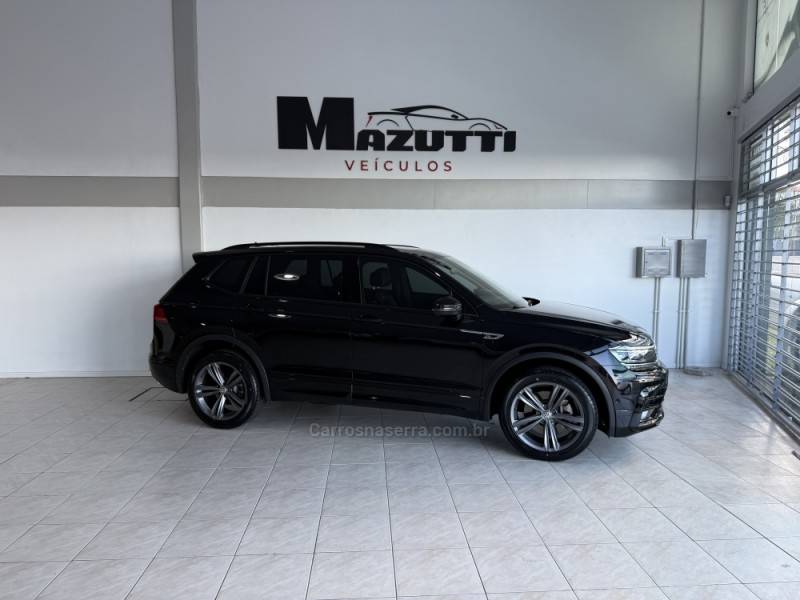 VOLKSWAGEN - TIGUAN - 2021/2021 - Preta - R$ 184.000,00