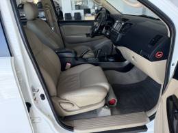 TOYOTA - HILUX SW4 - 2014/2015 - Branca - R$ 155.000,00