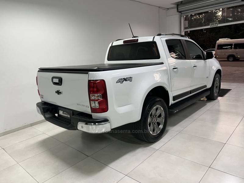 CHEVROLET - S10 - 2022/2023 - Branca - R$ 192.000,00