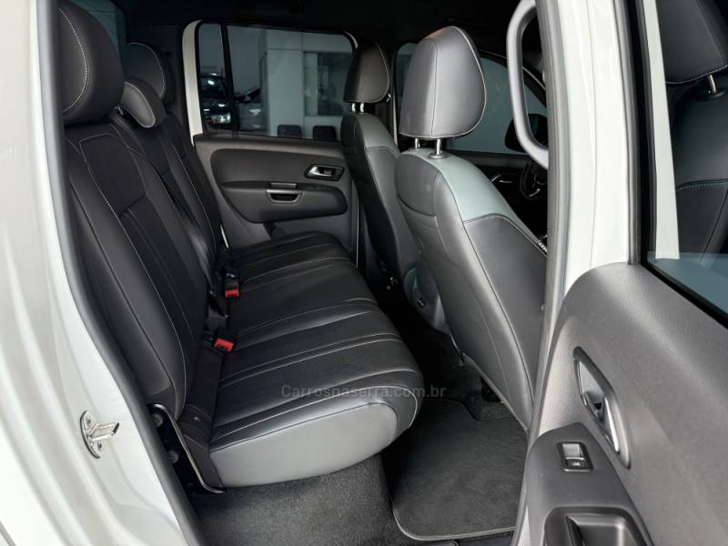 VOLKSWAGEN - AMAROK - 2024/2025 - Branca - R$ 310.000,00