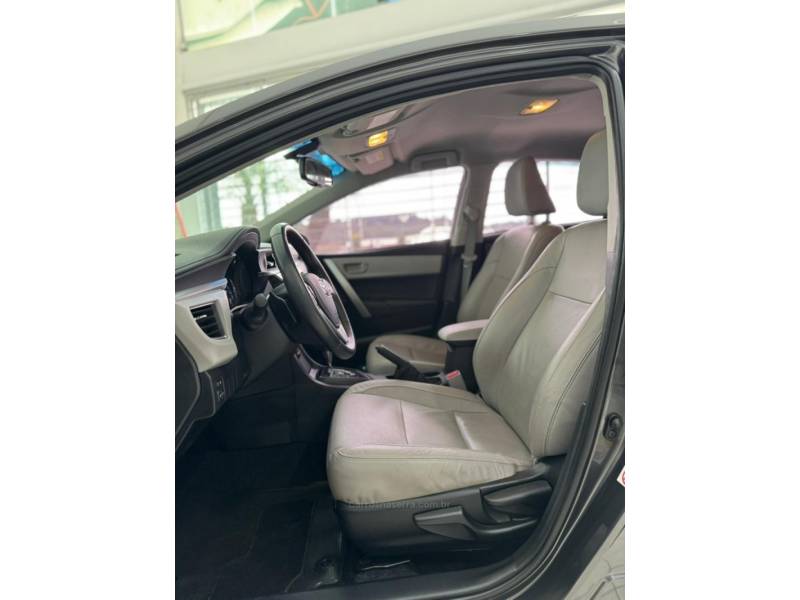 TOYOTA - COROLLA - 2015/2015 - Cinza - R$ 85.000,00