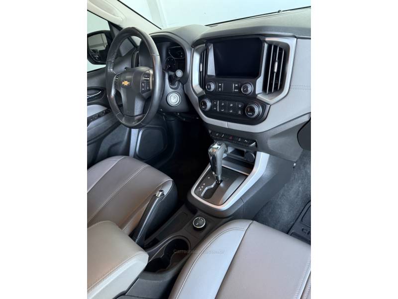 CHEVROLET - S10 - 2022/2023 - Branca - R$ 190.000,00