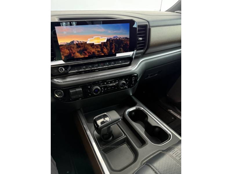 CHEVROLET - SILVERADO - 2023/2024 - Branca - Sob Consulta