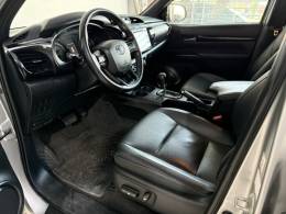 TOYOTA - HILUX - 2018/2019 - Prata - R$ 205.000,00