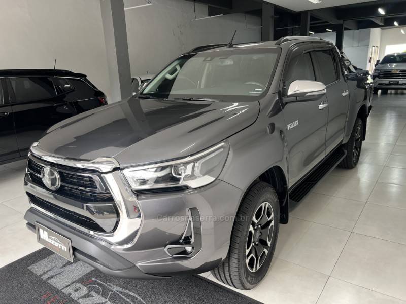 TOYOTA - HILUX - 2020/2021 - Cinza - R$ 250.000,00
