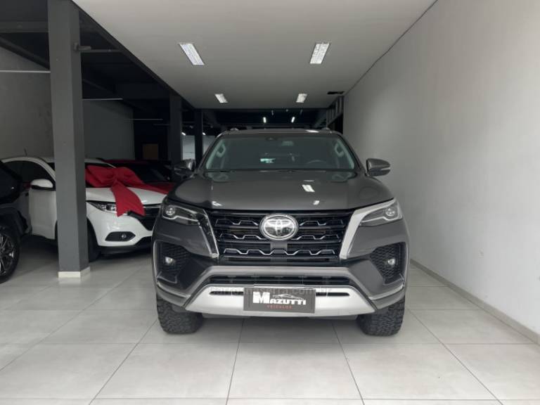 TOYOTA - HILUX SW4 - 2019/2021 - Cinza - Sob Consulta