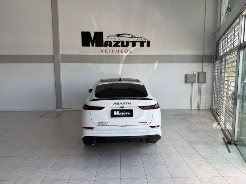 FIAT - FASTBACK - 2025/2026 - Branca - R$ 163.000,00