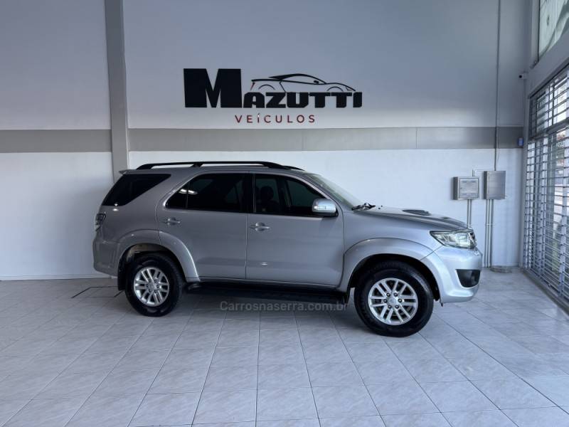 TOYOTA - HILUX SW4 - 2015/2015 - Prata - R$ 160.000,00