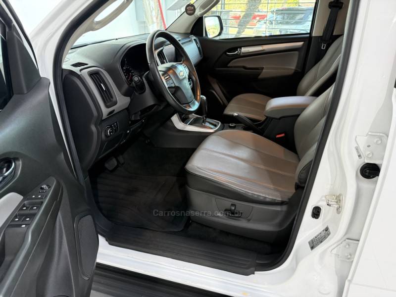 CHEVROLET - S10 - 2022/2023 - Branca - R$ 190.000,00