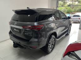 TOYOTA - HILUX SW4 - 2020/2021 - Cinza - Sob Consulta